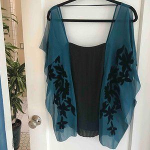 Max Azria Teal and Black silk blouse in Size XS
